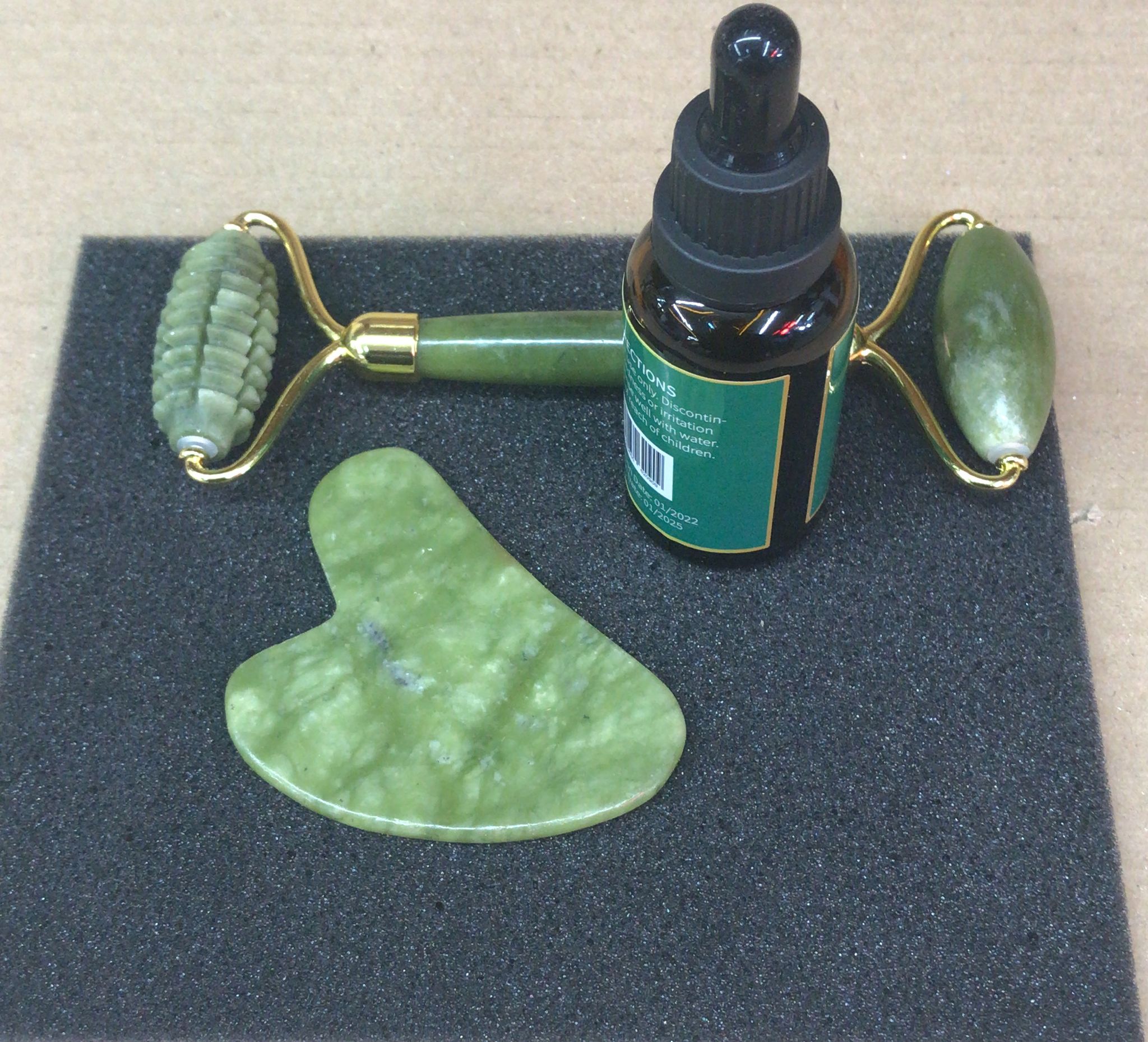 100% Natural Jade Stone Roller and Gua Sha Set with Vitamin C Serum | Great for Eye Puffiness Treatment, Skin Tightening, Anti Aging, Rejuvenate Face & Neck | Beauty Gift for Women (Green)-7651