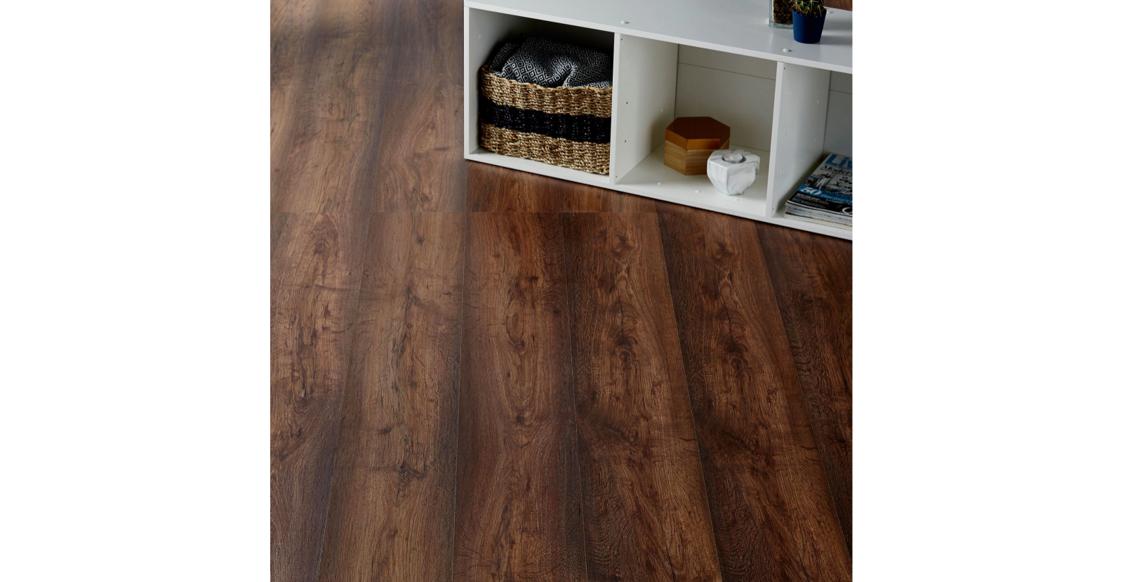 18 Planks of Colours Tamworth Natural Oak effect Laminate flooring, 7597