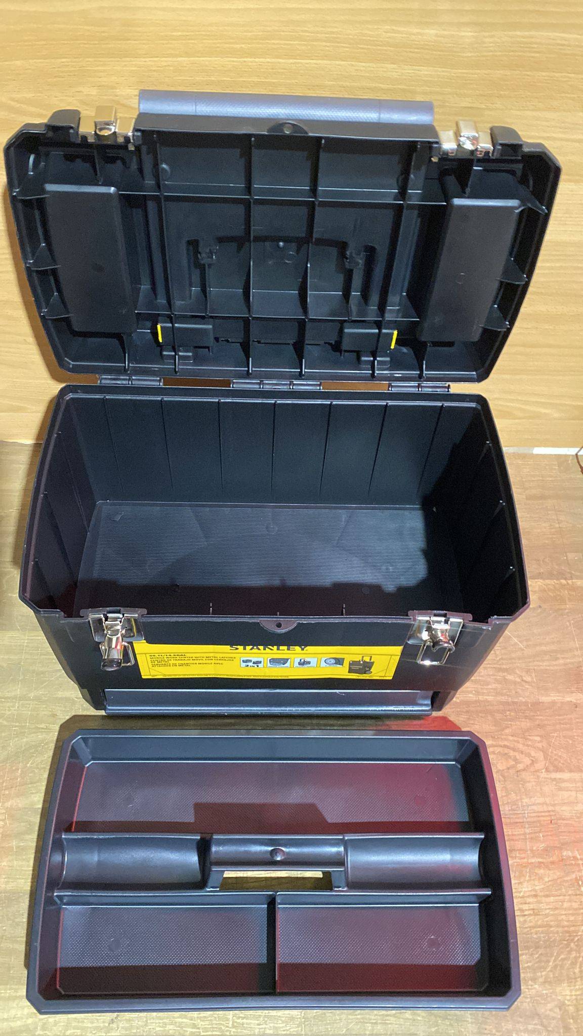 Stanley 4 compartment Mobile work centre 9686