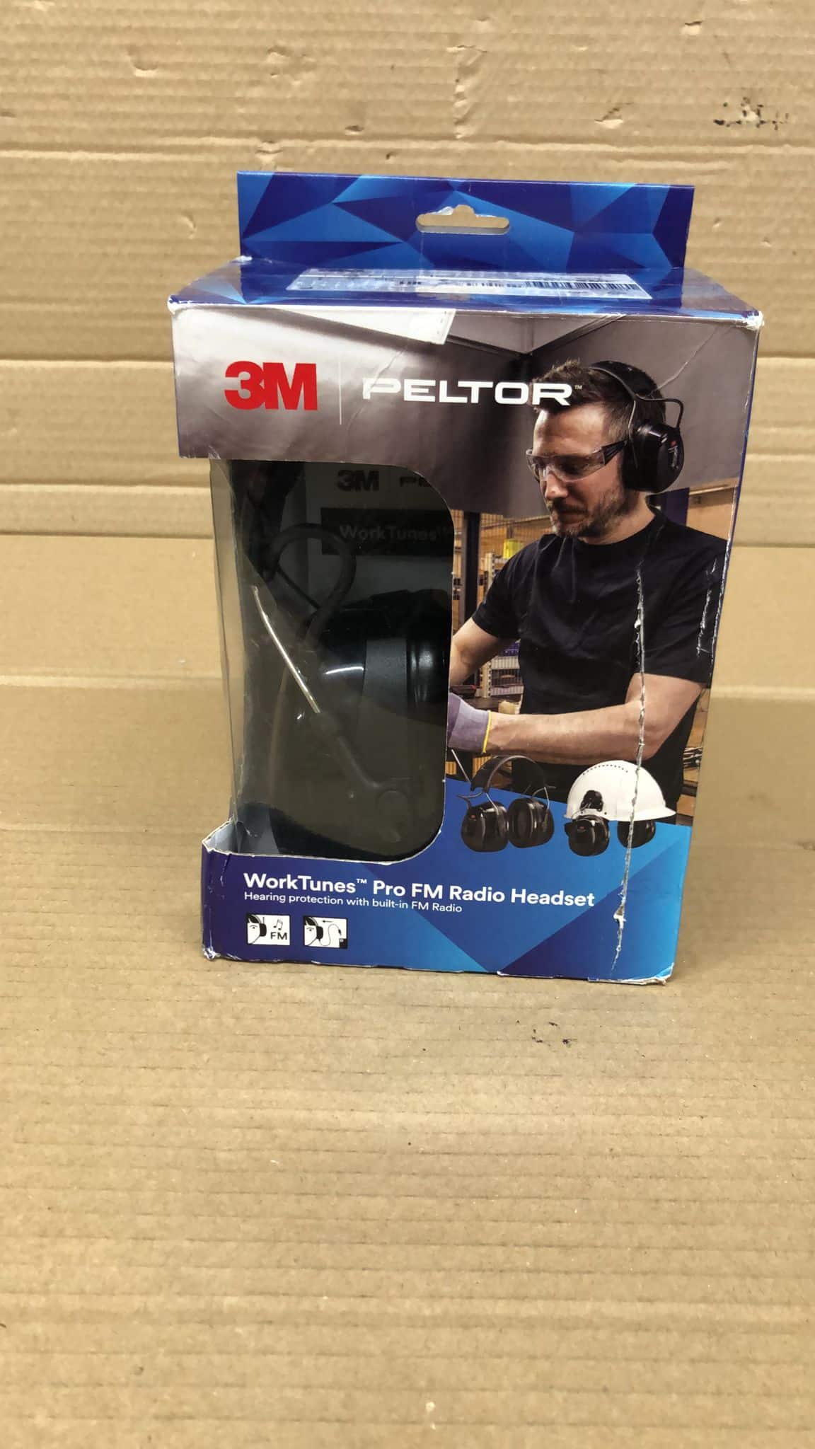 3M Peltor WorkTunes Pro FM Radio Headset Battery Powered,Black-3281