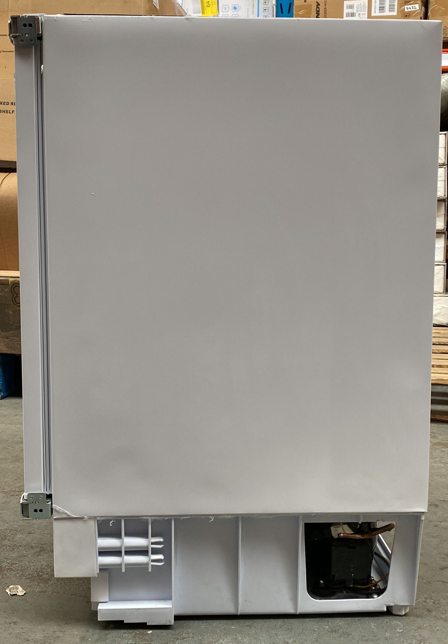 BUFZUK White Integrated Under Counter Freezer 7362