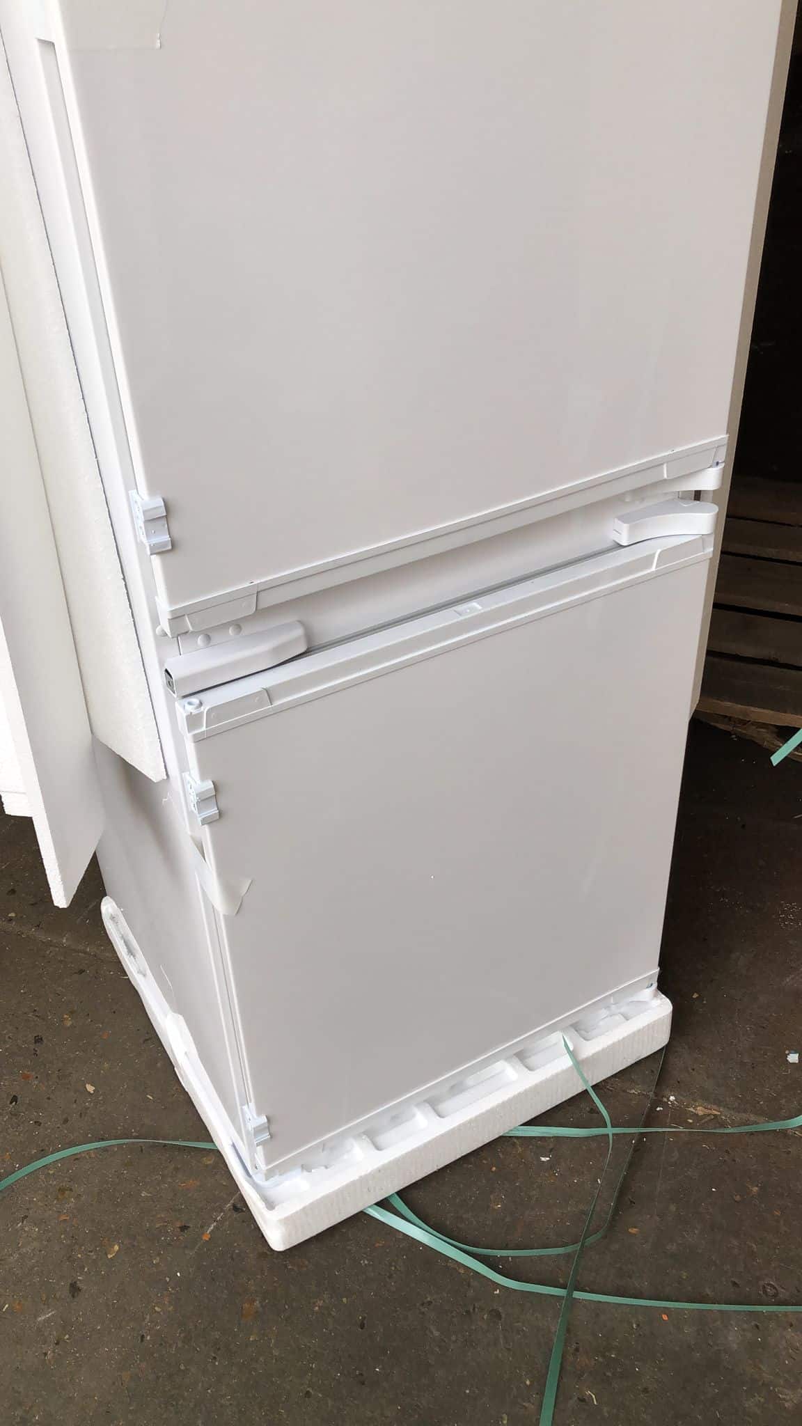 Beko Fridge freezer-70:30 Integrated Frost free-White-ICQFD373-4614