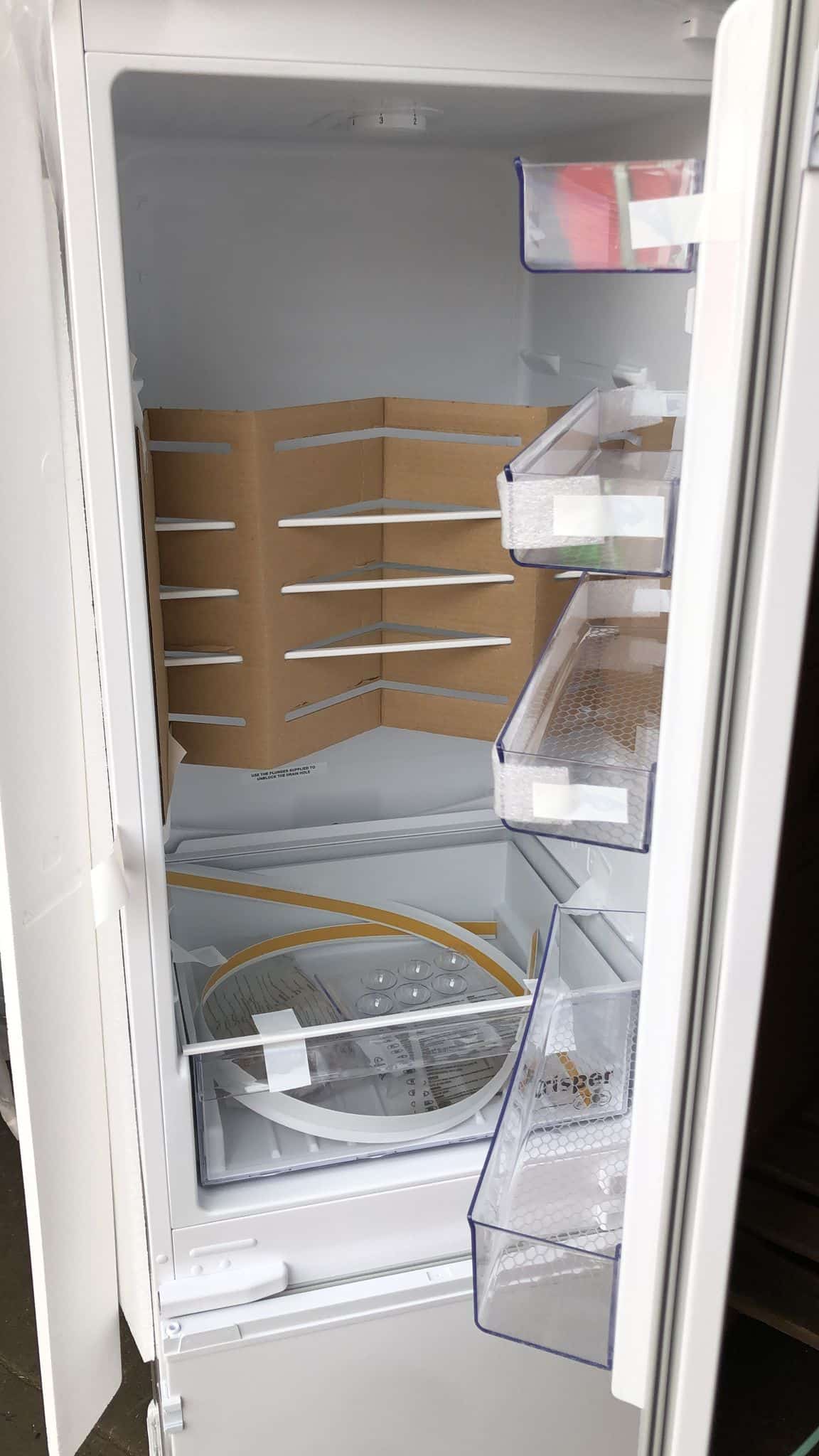 Beko Fridge freezer-70:30 Integrated Frost free-White--4614