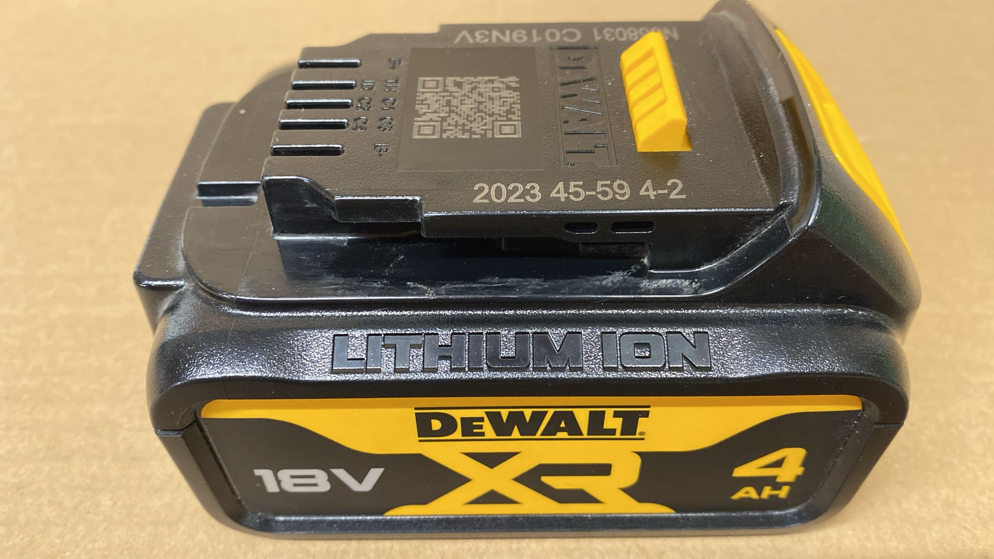 DEWALT DCB182-XJ 18V XR Lithium-Ion Battery, Black/Yellow, 4.0Ah 2782