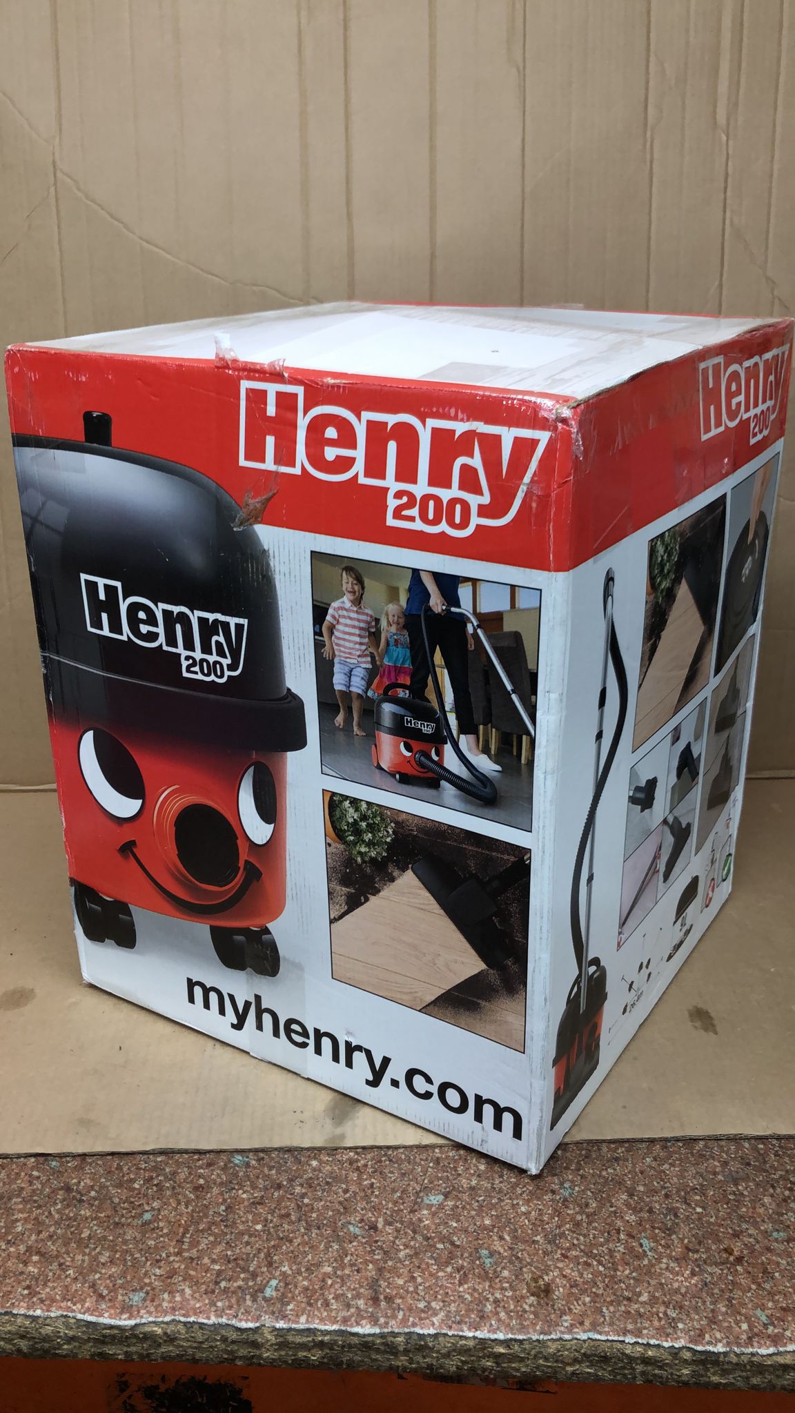 Numatic Henry HVR200 Corded Dry cylinder Vacuum cleaner 9L-7676