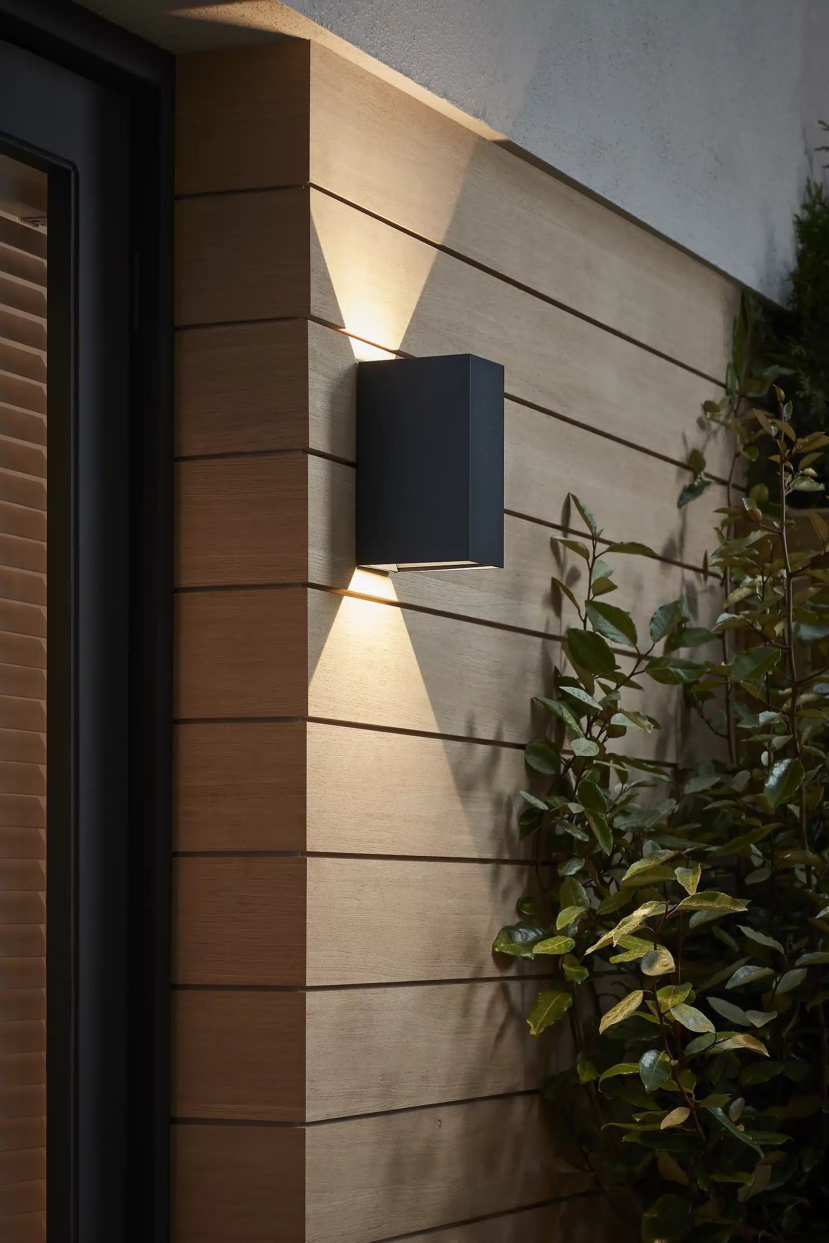 Blooma Edna Matt Charcoal grey Mains-powered LED Outdoor Wall light 712lm 4032