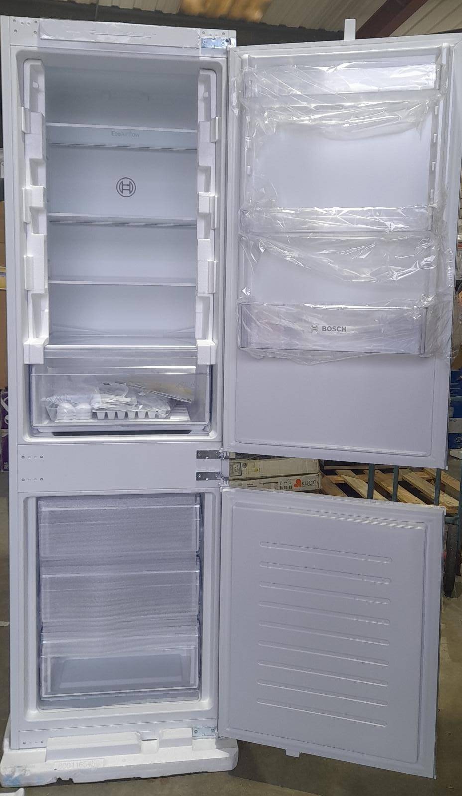 Bosch-Fridge freezer-60:40 Integrated Frost Free White-KIN86NSF0G-Cosmetic marks-2695