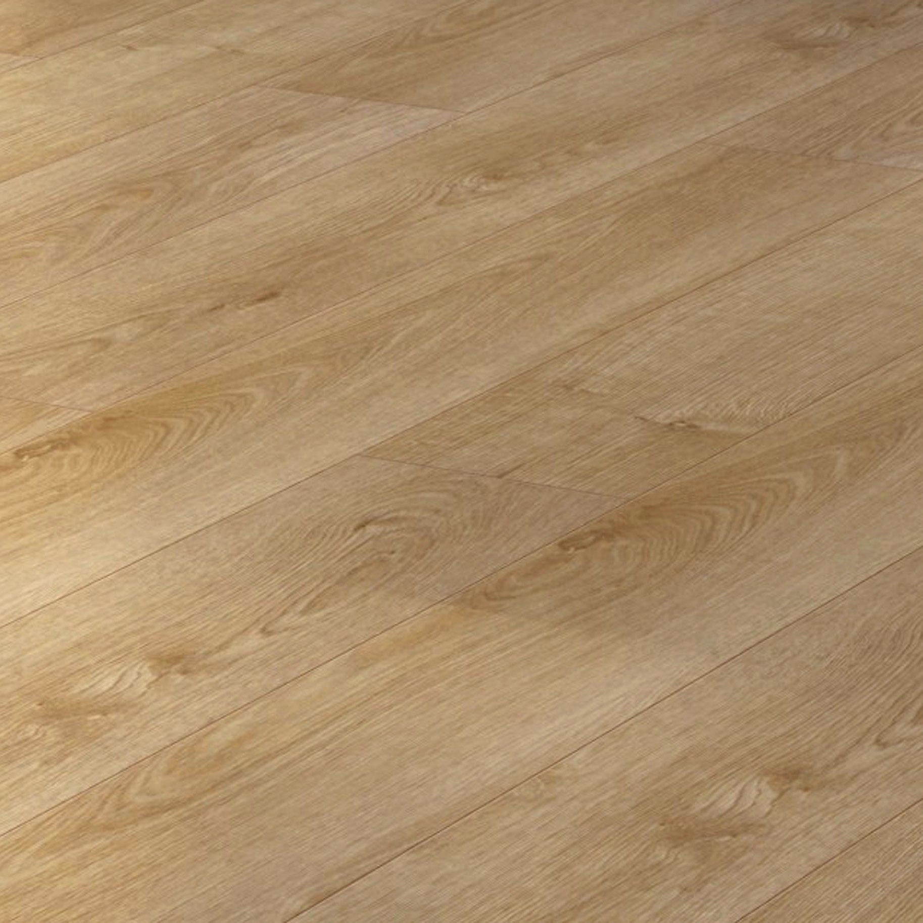 Colours Overture Natural Milano oak effect Laminate Flooring, 1.25m² Pack 9105