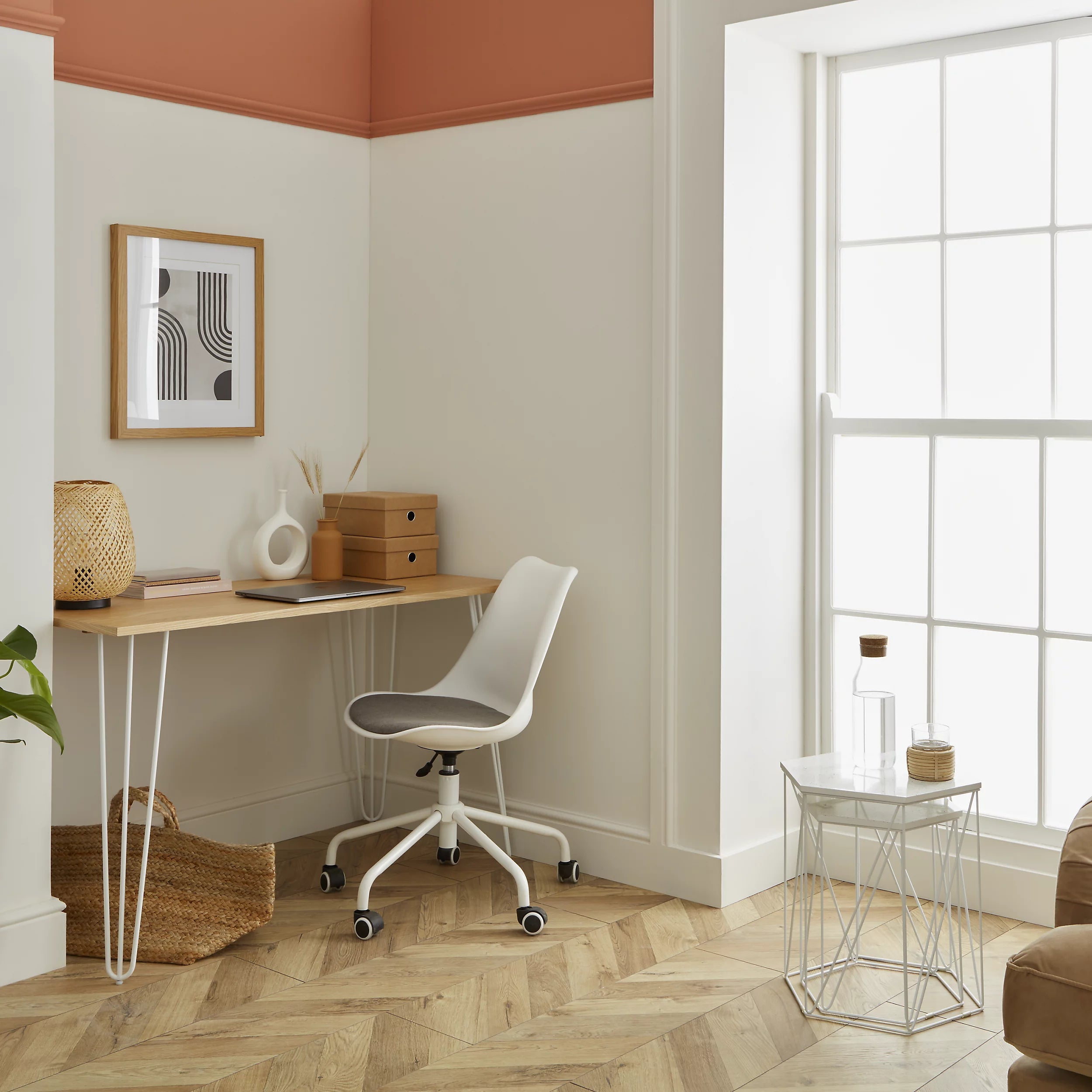 Tivissa White Office chair (H)820mm (W)480mm (D)560mm 0627
