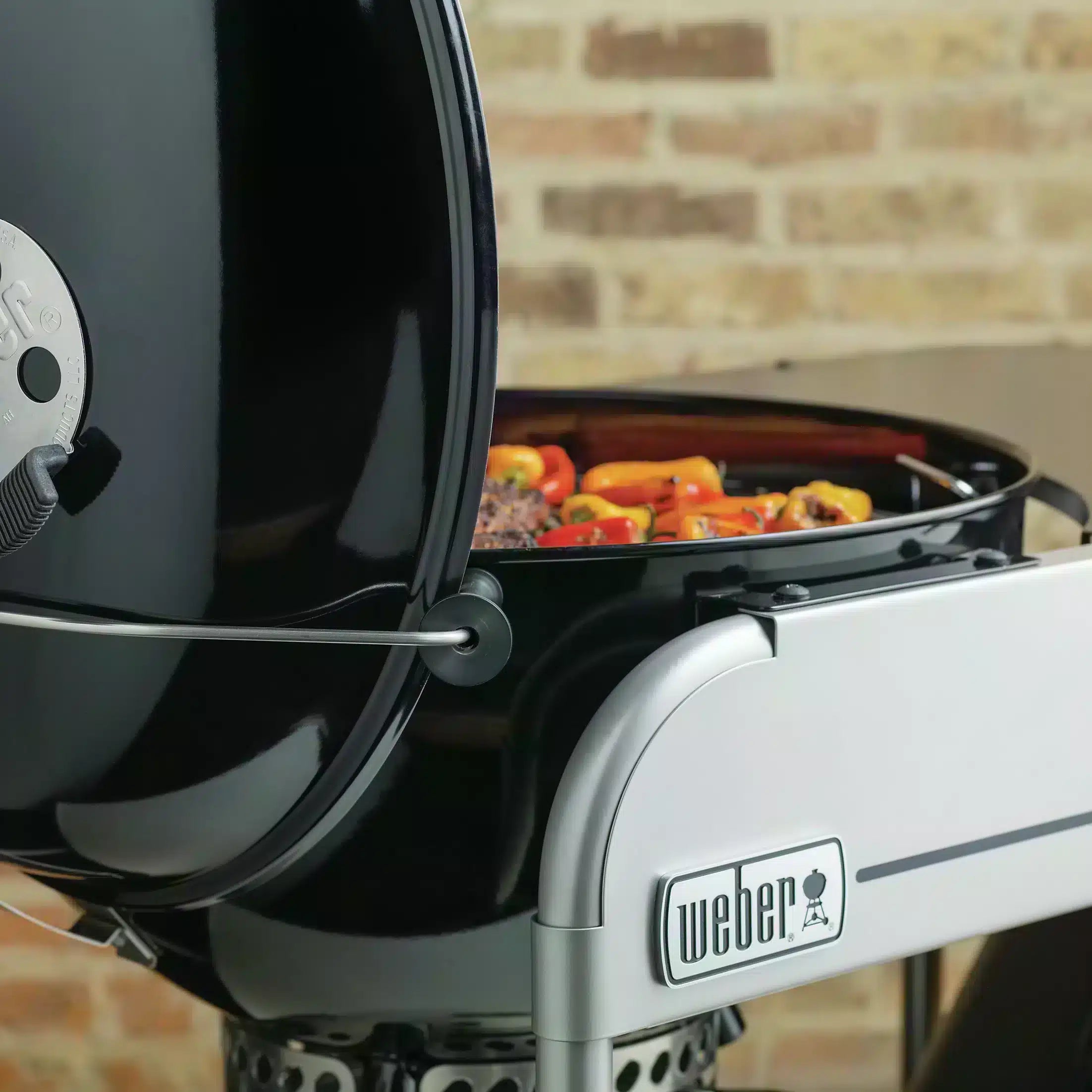 Weber Performer® deluxe GBS Black Charcoal Barbecue-3179